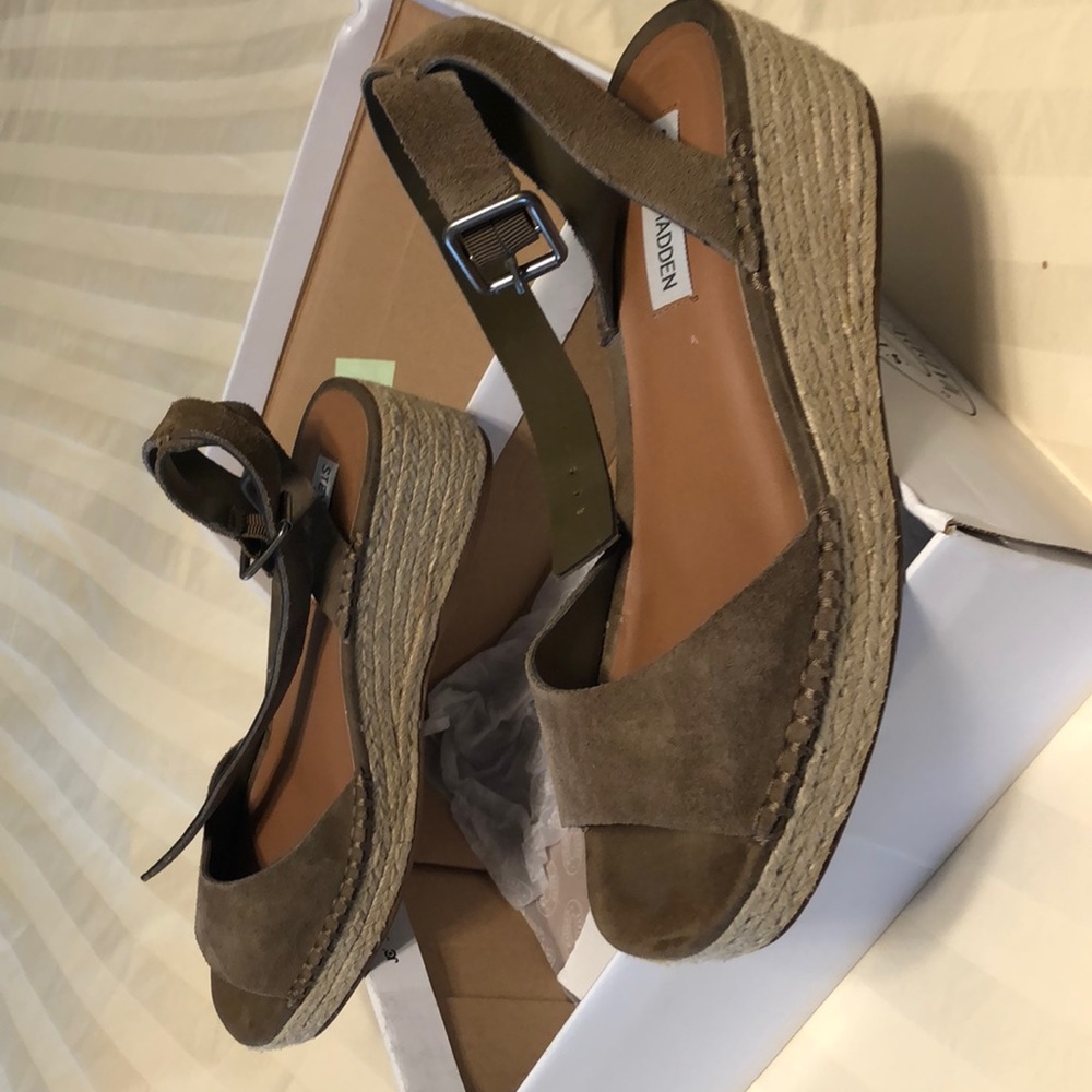 Sandals - Picture 1 of 4